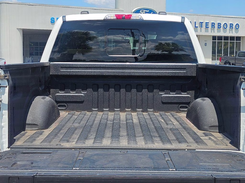 2023 Star White Metallic Tri-Coat Ford F-150 Lariat 4X4 Truck
