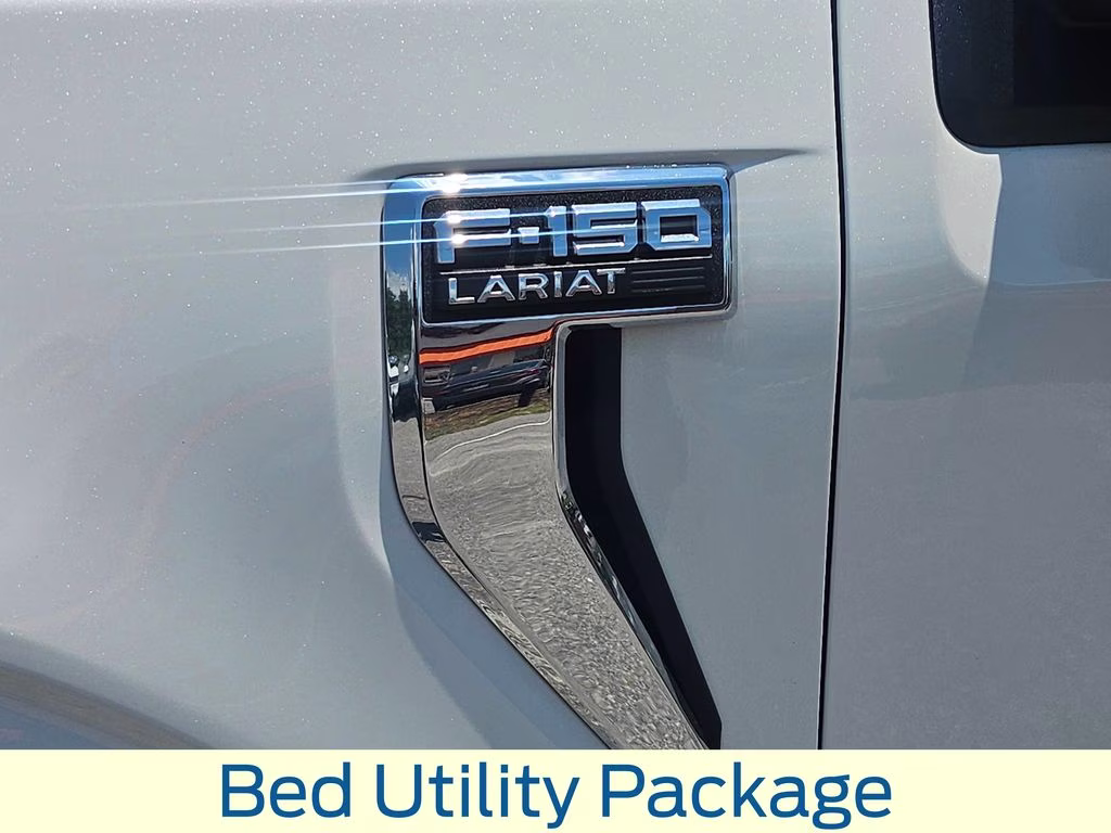 2023 Star White Metallic Tri-Coat Ford F-150 Lariat 4X4 Truck