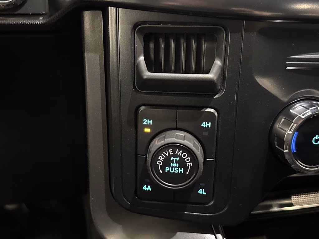 2026 Avalanche Ford F-150 Lariat 4X4 Truck