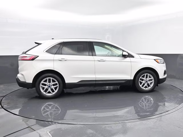 2021 White Metallic Ford Edge SEL AWD SUV