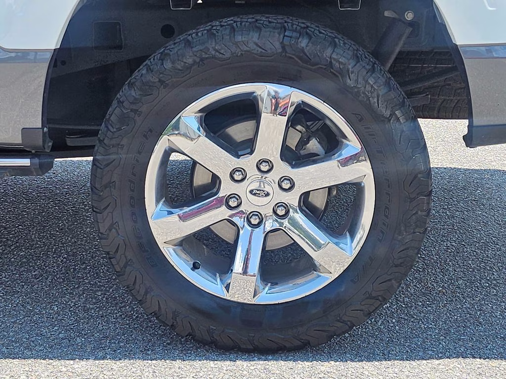 2023 Star White Metallic Tri-Coat Ford F-150 Lariat 4X4 Truck