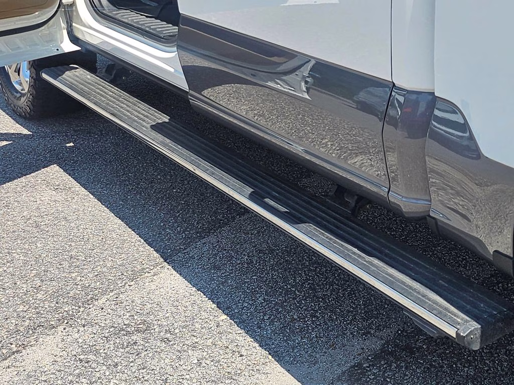 2023 Star White Metallic Tri-Coat Ford F-150 Lariat 4X4 Truck