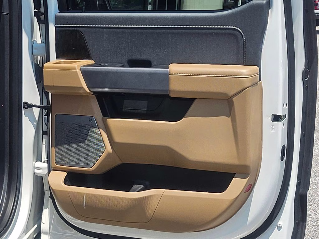 2023 Star White Metallic Tri-Coat Ford F-150 Lariat 4X4 Truck