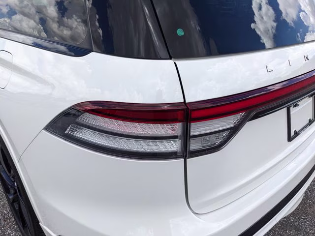 2025 White Metallic Lincoln Aviator Reserve AWD SUV