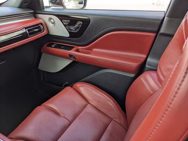 2025 White Metallic Lincoln Aviator Reserve AWD SUV