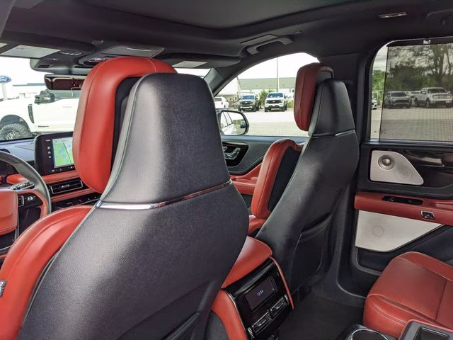 2025 White Metallic Lincoln Aviator Reserve AWD SUV