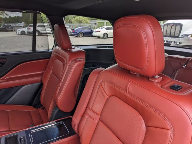 2025 White Metallic Lincoln Aviator Reserve AWD SUV