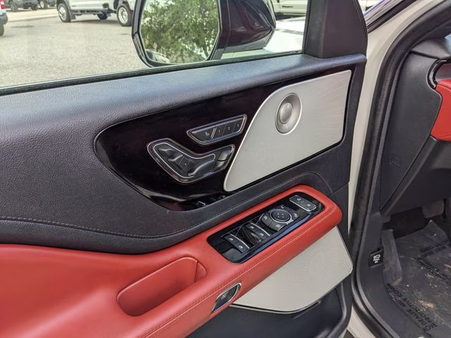 2025 White Metallic Lincoln Aviator Reserve AWD SUV