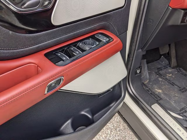 2025 White Metallic Lincoln Aviator Reserve AWD SUV