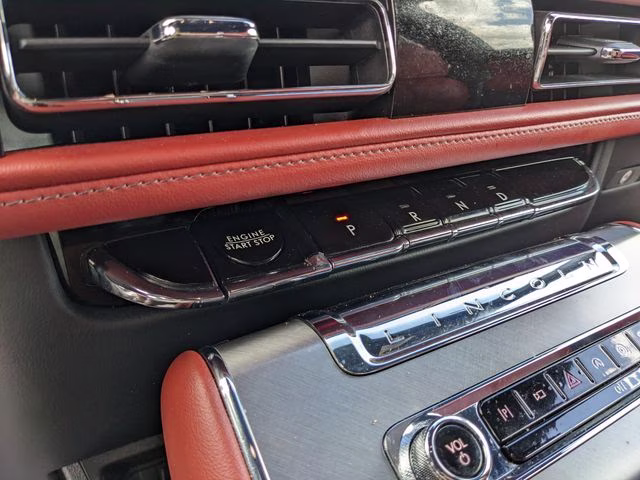 2025 White Metallic Lincoln Aviator Reserve AWD SUV