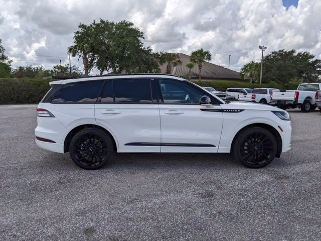 2025 White Metallic Lincoln Aviator Reserve AWD SUV