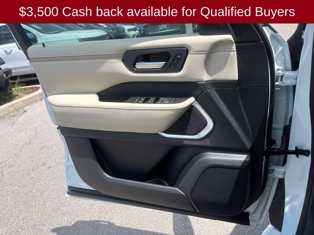 2026 Everest White Pearl Tricoat Nissan Armada Platinum Reserve 4X4 SUV