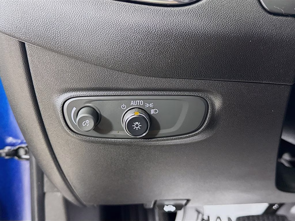 2023 Blue Glow Metallic Chevrolet Equinox LT FWD SUV