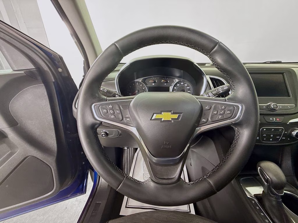 2023 Blue Glow Metallic Chevrolet Equinox LT FWD SUV