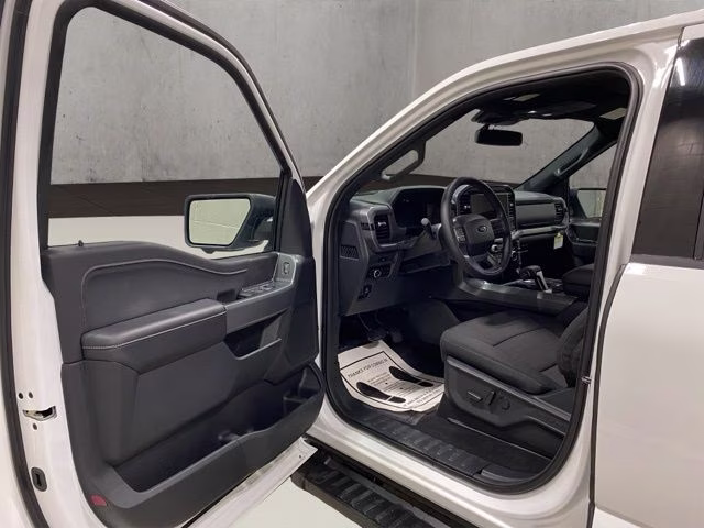 2026 Oxford White Ford F-150 XLT Black Appearance 4X4 Truck