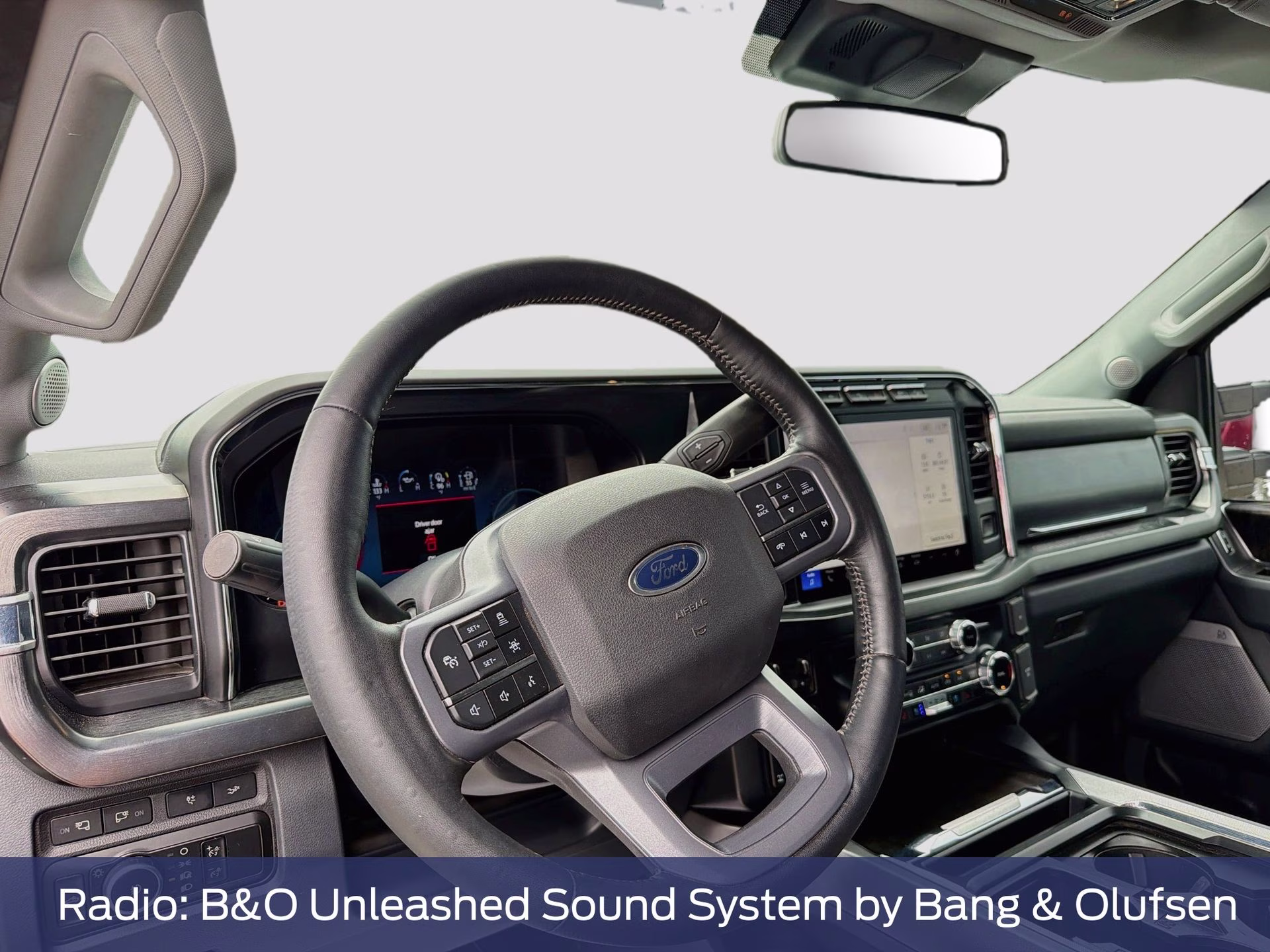 2023 Oxford White Ford Super Duty F-250 SRW Lariat 4X4 Truck