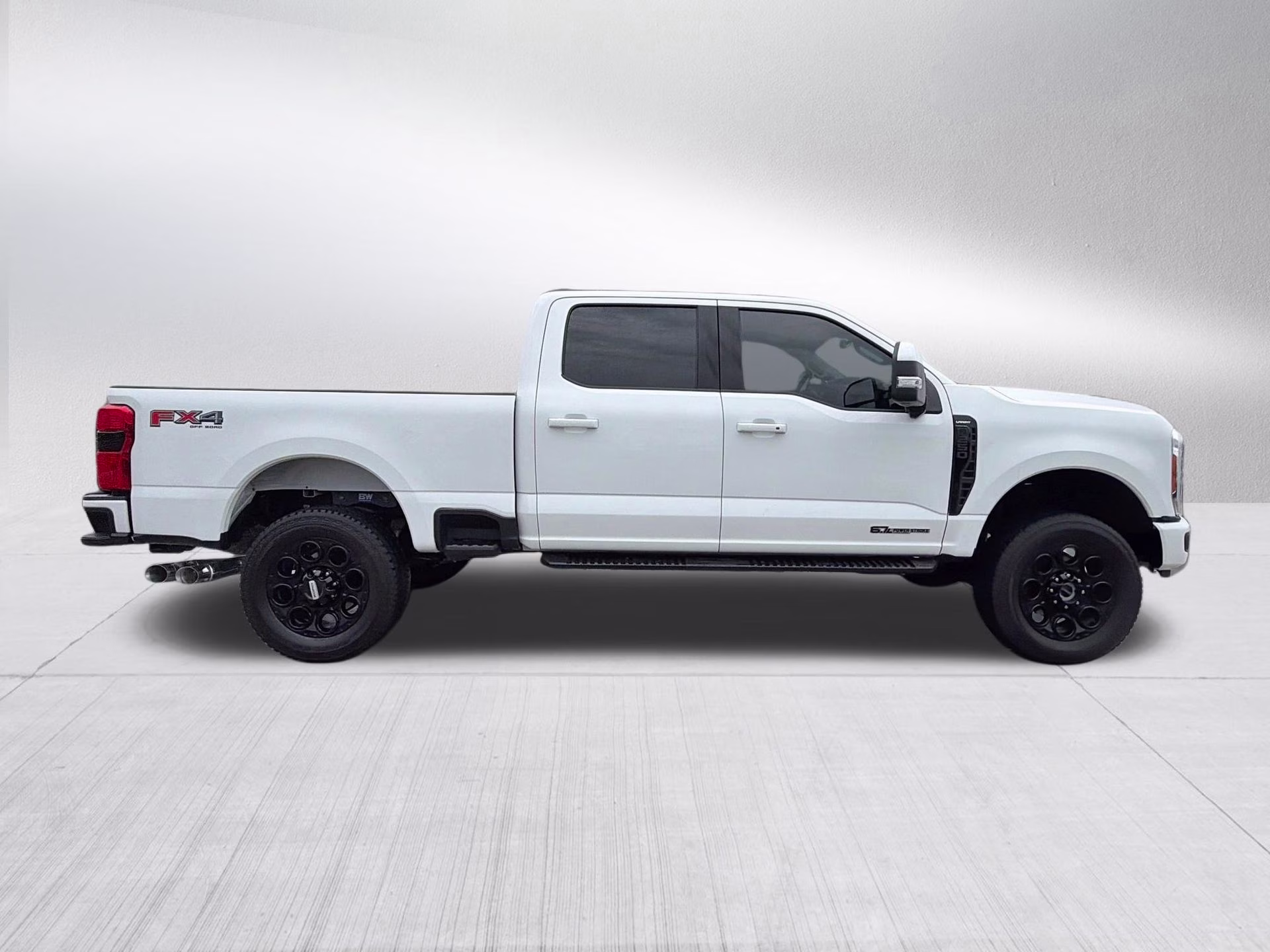 2023 Oxford White Ford Super Duty F-250 SRW Lariat 4X4 Truck