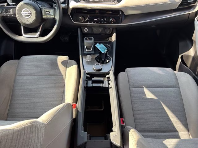 2021 Pearl White Tricoat Nissan Rogue SV AWD SUV