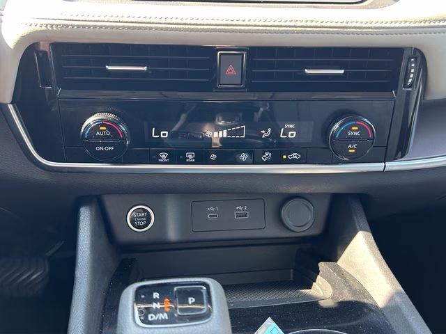 2021 Pearl White Tricoat Nissan Rogue SV AWD SUV