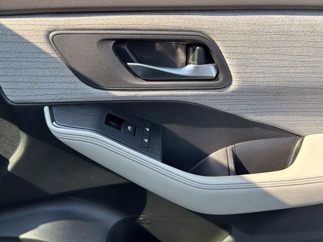 2021 Pearl White Tricoat Nissan Rogue SV AWD SUV