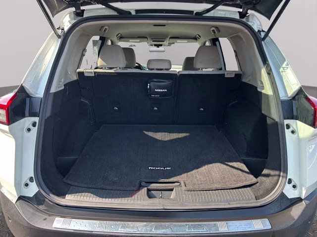 2021 Pearl White Tricoat Nissan Rogue SV AWD SUV