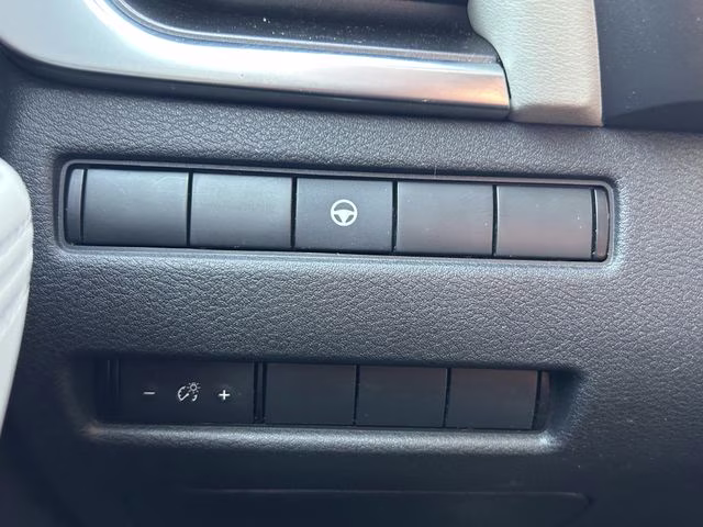 2021 Pearl White Tricoat Nissan Rogue SV AWD SUV