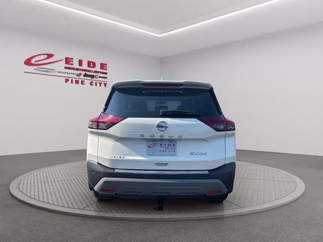 2021 Pearl White Tricoat Nissan Rogue SV AWD SUV