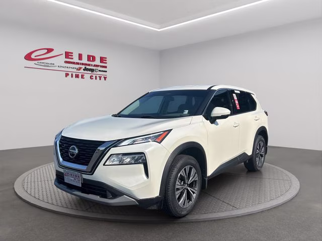 2021 Pearl White Tricoat Nissan Rogue SV AWD SUV