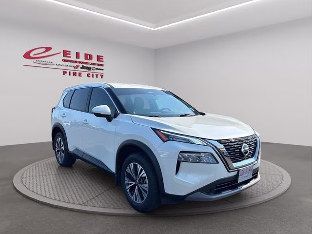 2021 Pearl White Tricoat Nissan Rogue SV AWD SUV
