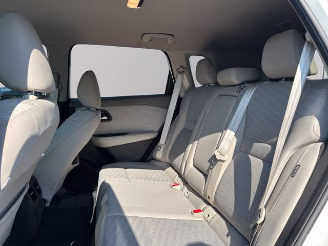 2021 Pearl White Tricoat Nissan Rogue SV AWD SUV