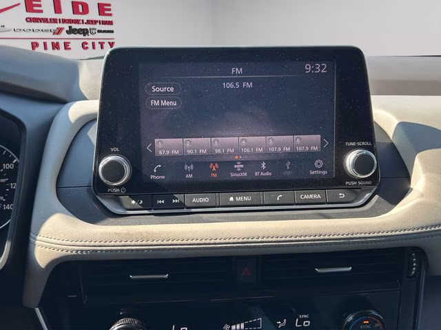 2021 Pearl White Tricoat Nissan Rogue SV AWD SUV