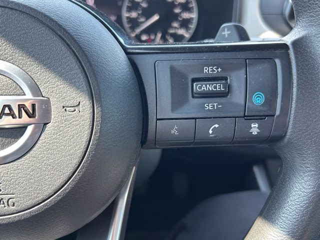 2021 Pearl White Tricoat Nissan Rogue SV AWD SUV