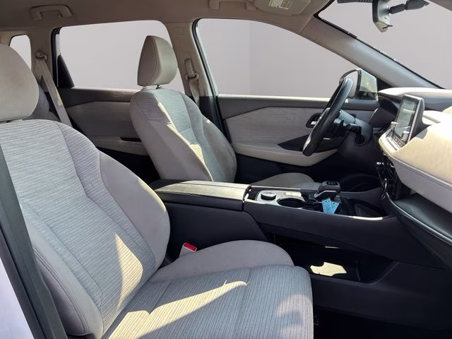 2021 Pearl White Tricoat Nissan Rogue SV AWD SUV
