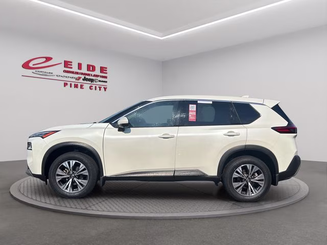 2021 Pearl White Tricoat Nissan Rogue SV AWD SUV