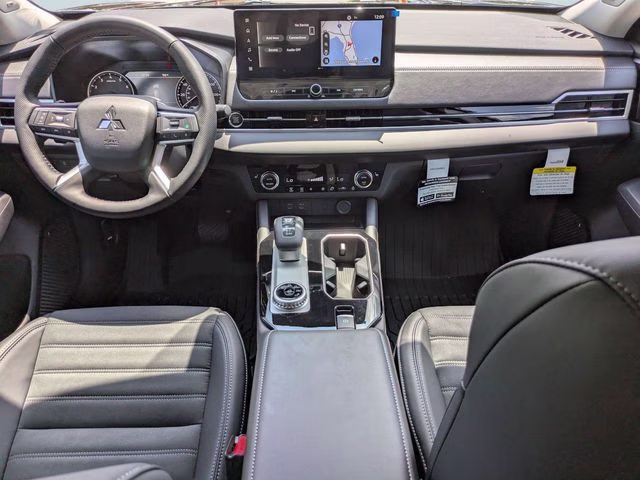 2026 Labrador Black Pearl Mitsubishi Outlander SE FWD SUV