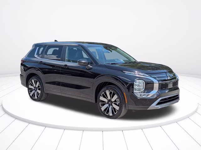 2026 Labrador Black Pearl Mitsubishi Outlander SE FWD SUV