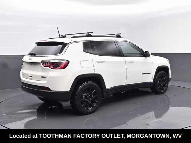 2017 White Clearcoat Jeep Compass Latitude 4X4 SUV
