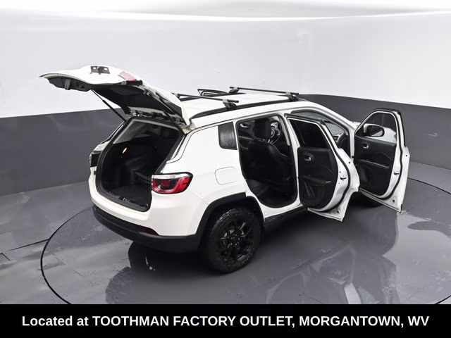 2017 White Clearcoat Jeep Compass Latitude 4X4 SUV