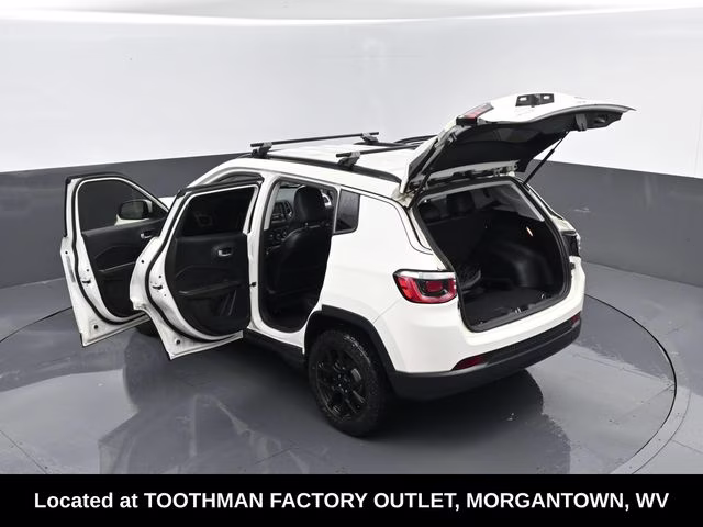 2017 White Clearcoat Jeep Compass Latitude 4X4 SUV