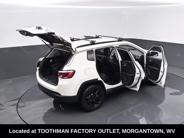 2017 White Clearcoat Jeep Compass Latitude 4X4 SUV