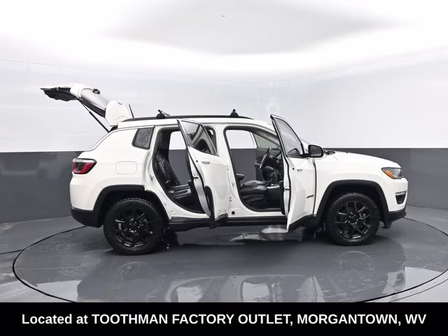 2017 White Clearcoat Jeep Compass Latitude 4X4 SUV