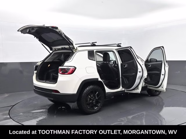2017 White Clearcoat Jeep Compass Latitude 4X4 SUV