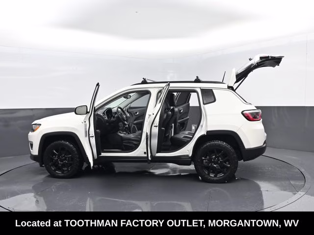2017 White Clearcoat Jeep Compass Latitude 4X4 SUV