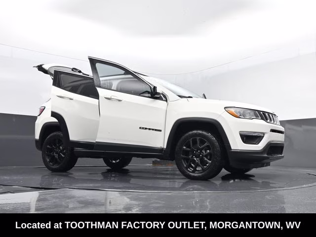 2017 White Clearcoat Jeep Compass Latitude 4X4 SUV