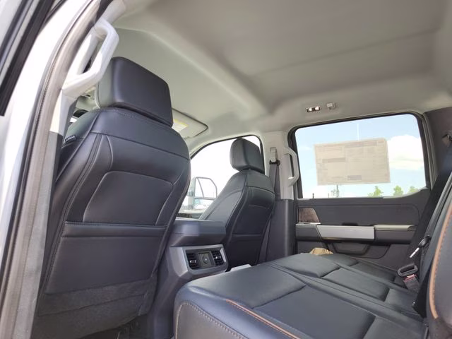 2026 Avalanche Ford Super Duty F-450 DRW Lariat 4X4 Chassis