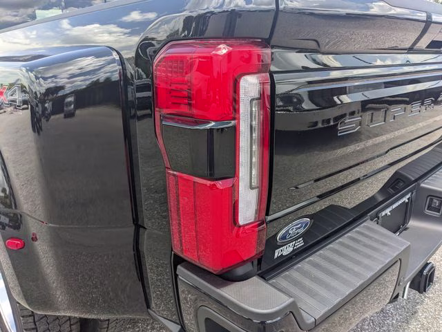 2026 Agate Black Metallic Ford Super Duty F-450 DRW Platinum 4X4 Truck