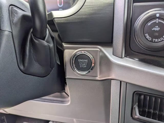 2026 Oxford White Ford F-150 XLT 4X4 Truck