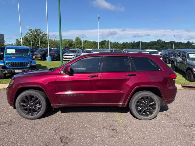 2018 Velvet Red Pearlcoat Jeep Grand Cherokee Altitude 4X4 SUV