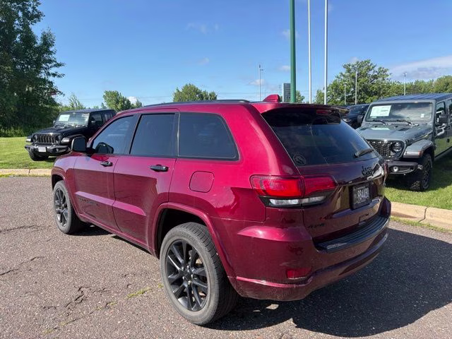 2018 Velvet Red Pearlcoat Jeep Grand Cherokee Altitude 4X4 SUV