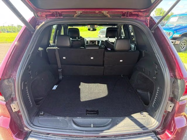 2018 Velvet Red Pearlcoat Jeep Grand Cherokee Altitude 4X4 SUV